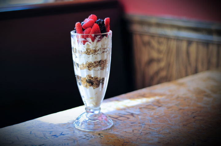 yogurt fruit granola parfait